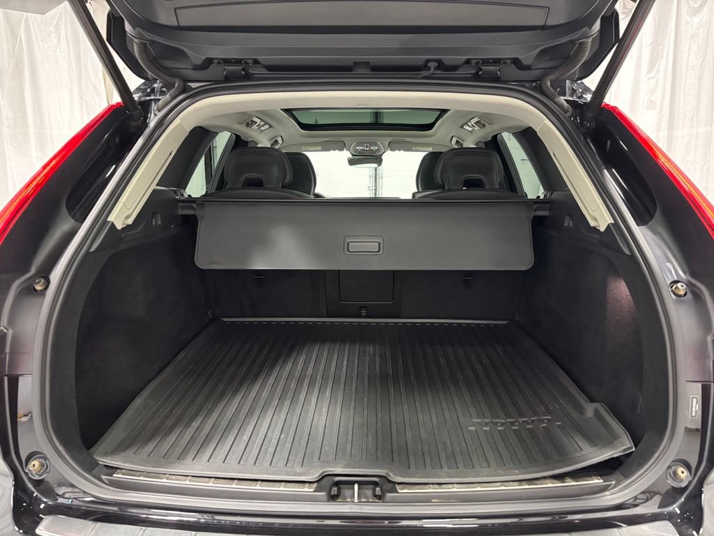 Used 2022 Volvo XC60 B5 Momentum w/ Climate Package AWD/4WD image 44