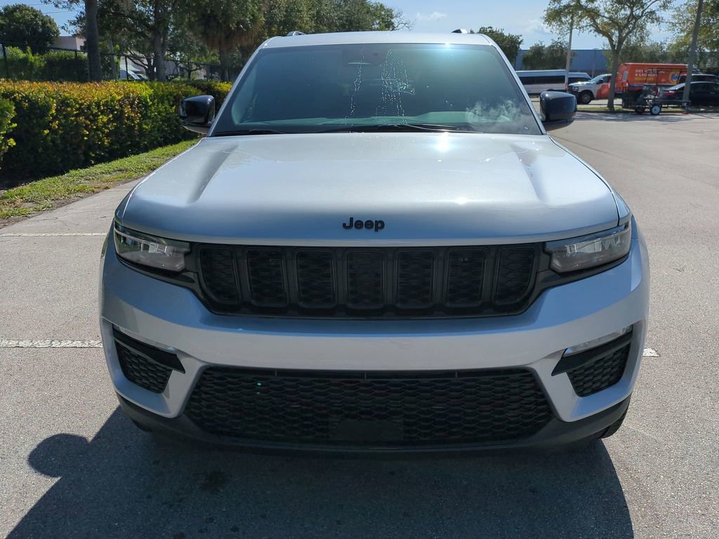 New 2025 Jeep Grand Cherokee Limited w/ Black Appearance Package RWD image 3