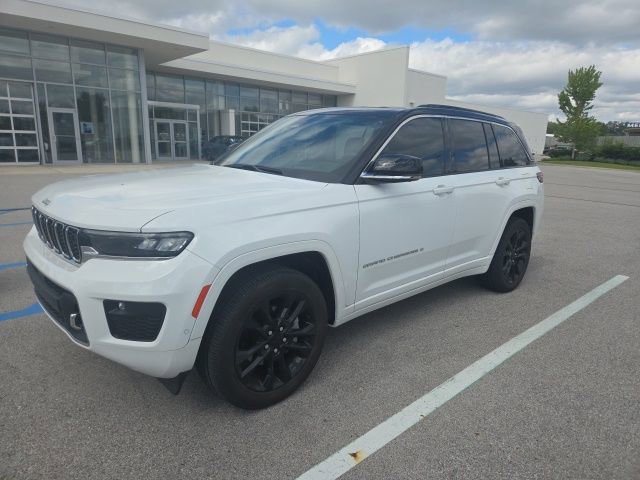 Used 2024 Jeep Grand Cherokee Overland w/ Adv Protech Group III AWD/4WD image 3