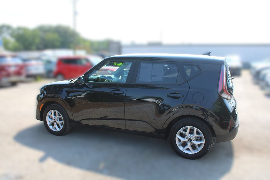 Certified 2025 Kia Soul LX w/ LX Technology Package FWD image 12