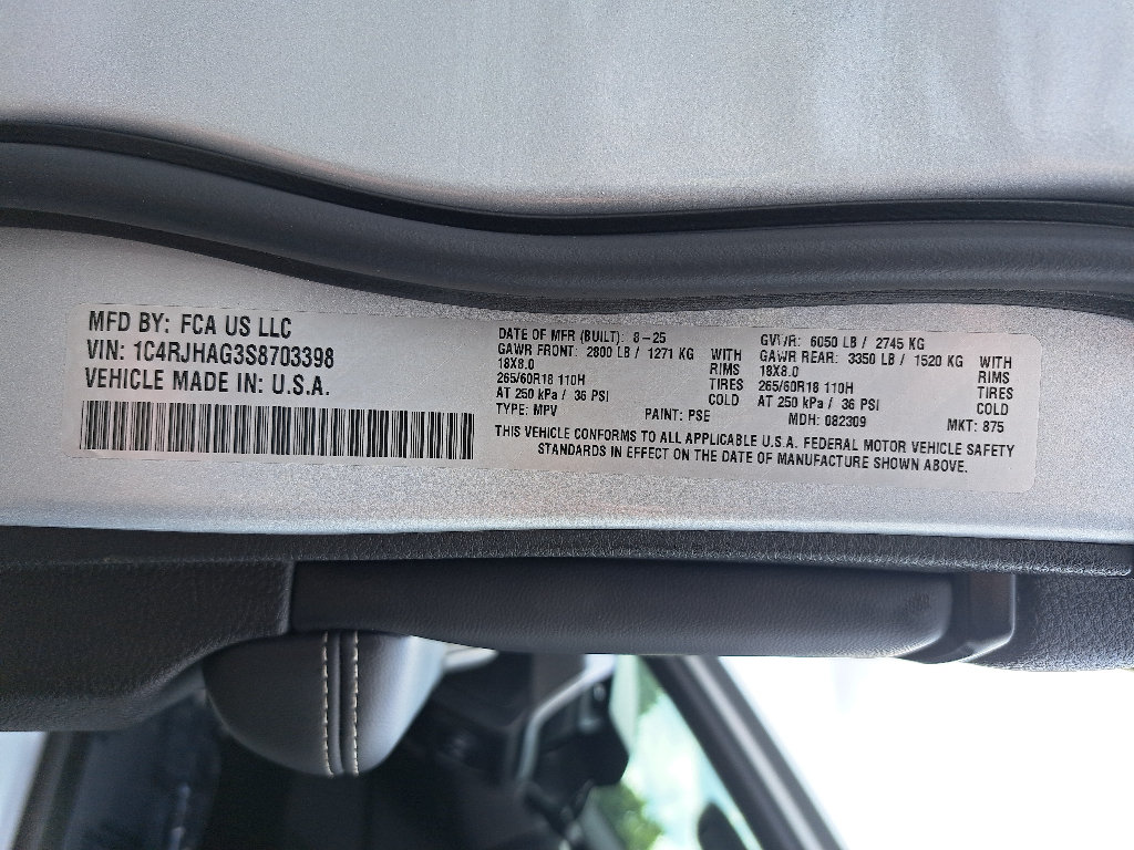 Certified 2025 Jeep Grand Cherokee Altitude AWD/4WD image 36