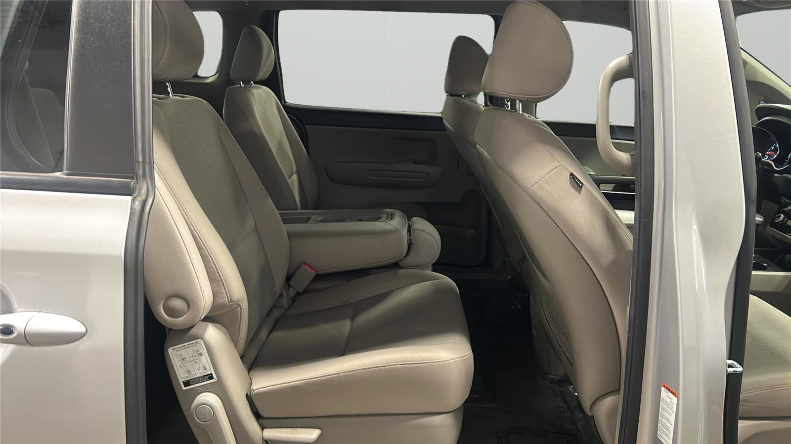 Used 2021 Kia Sedona LX FWD image 13