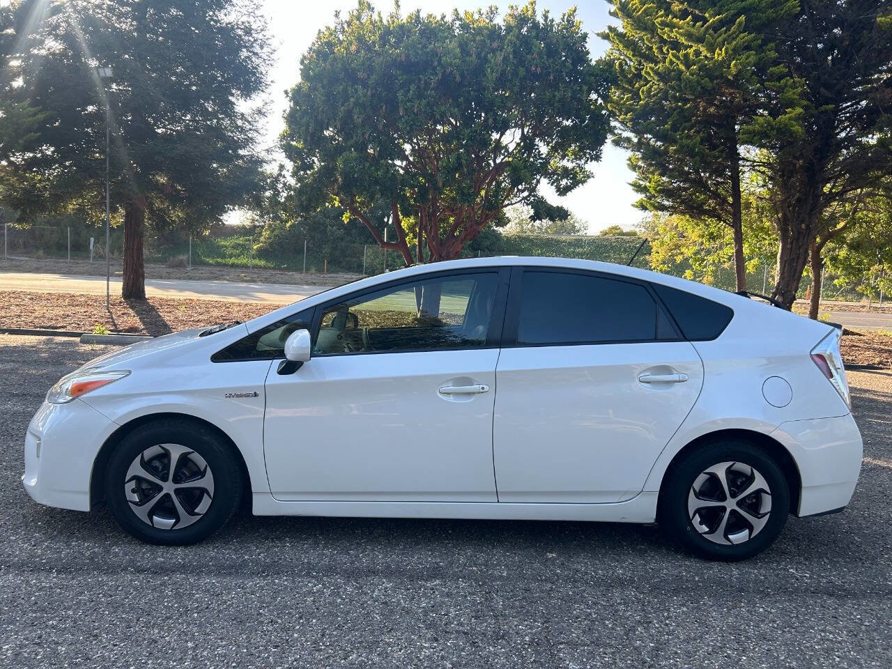 Used 2013 Toyota Prius Four w/ Deluxe Solar Roof Pkg FWD image 22