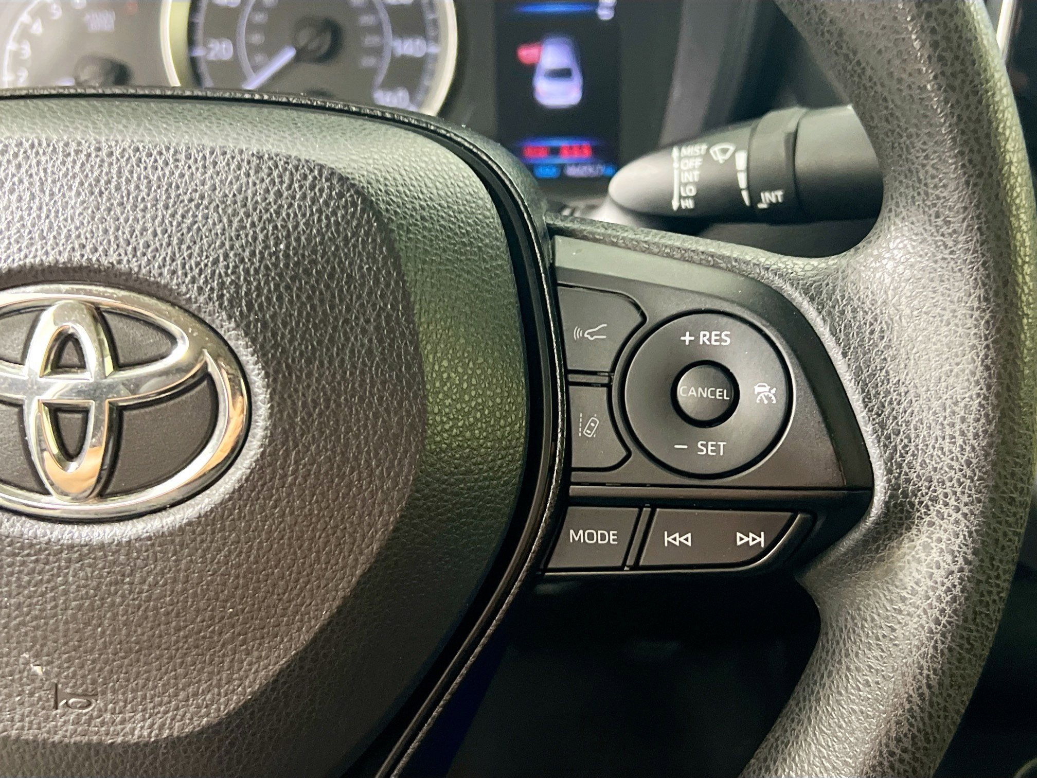 Used 2021 Toyota Corolla LE w/ LE Convenience Package FWD image 18