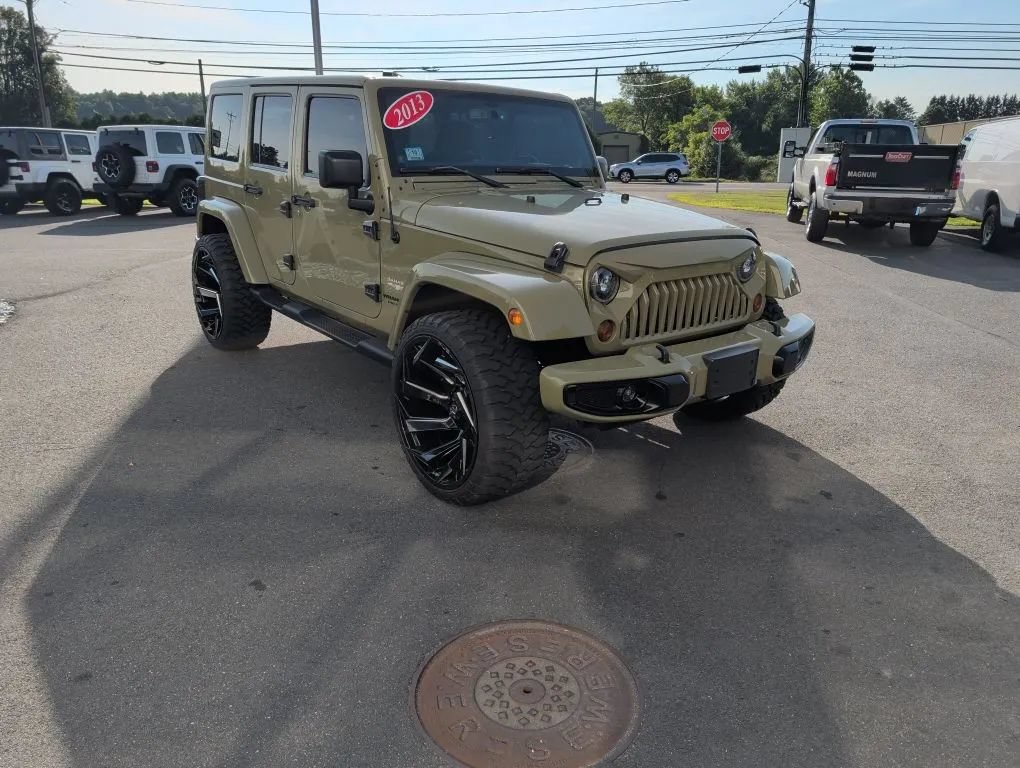 Used 2013 Jeep Wrangler Unlimited Sahara w/ Connectivity Group AWD/4WD image 19
