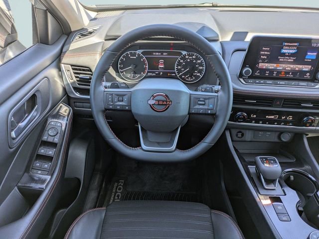 Used 2025 Nissan Rogue SV image 18