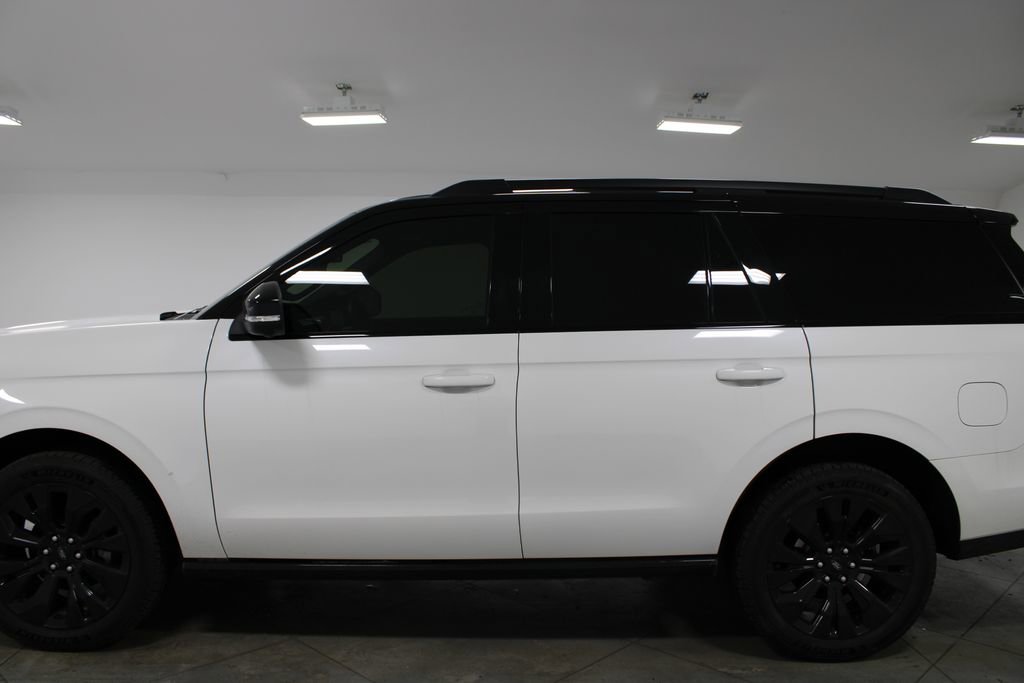 Used 2025 Ford Expedition Platinum w/ Stealth Appearance Package image 6
