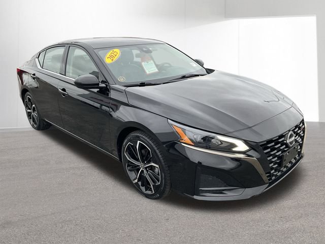 Certified 2025 Nissan Altima 2.5 SR image 3