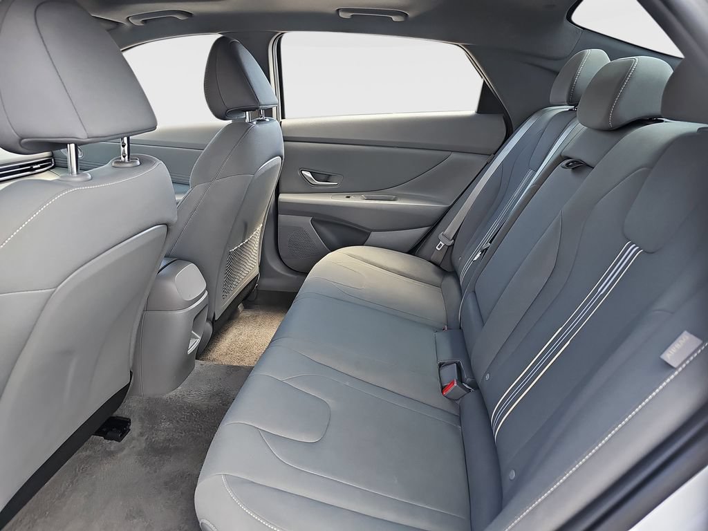 Used 2025 Hyundai Elantra SEL FWD image 21