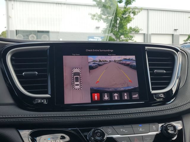 New 2027 Chrysler Pacifica Limited AWD/4WD image 28