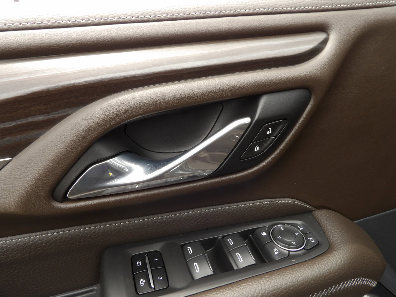 Used 2021 GMC Yukon Denali w/ Denali Premium Package image 10