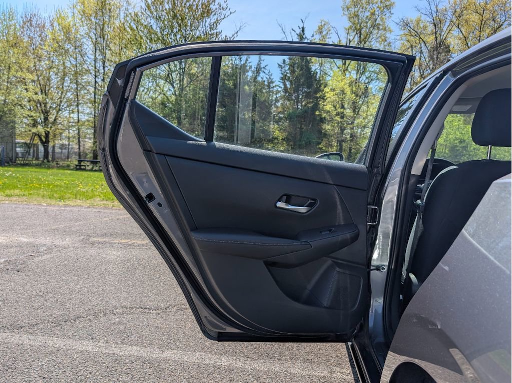 Used 2023 Nissan Sentra SV FWD image 11