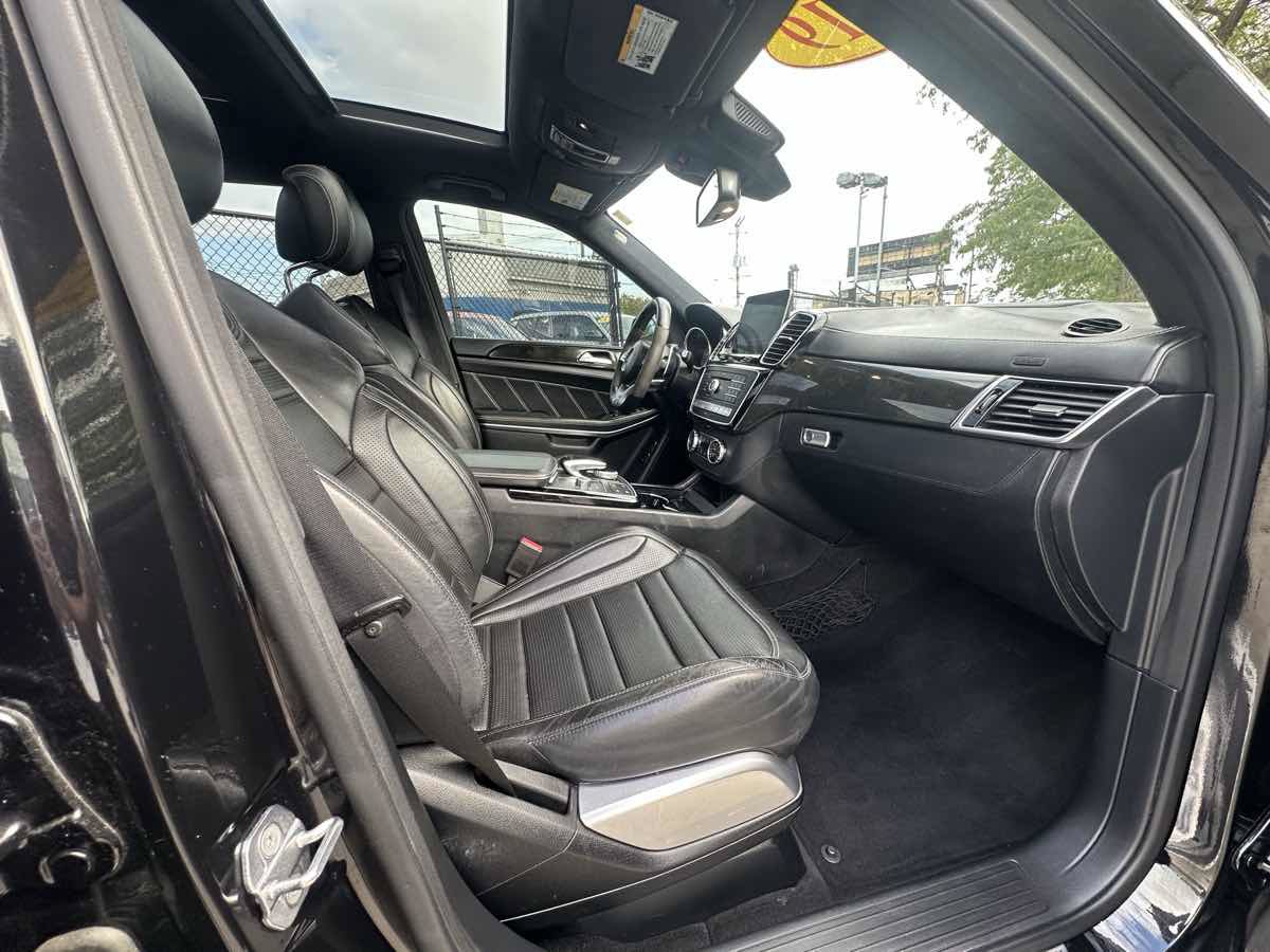 Used 2019 Mercedes-Benz GLS 63 AMG 4MATIC w/ AMG Night Styling Package image 31