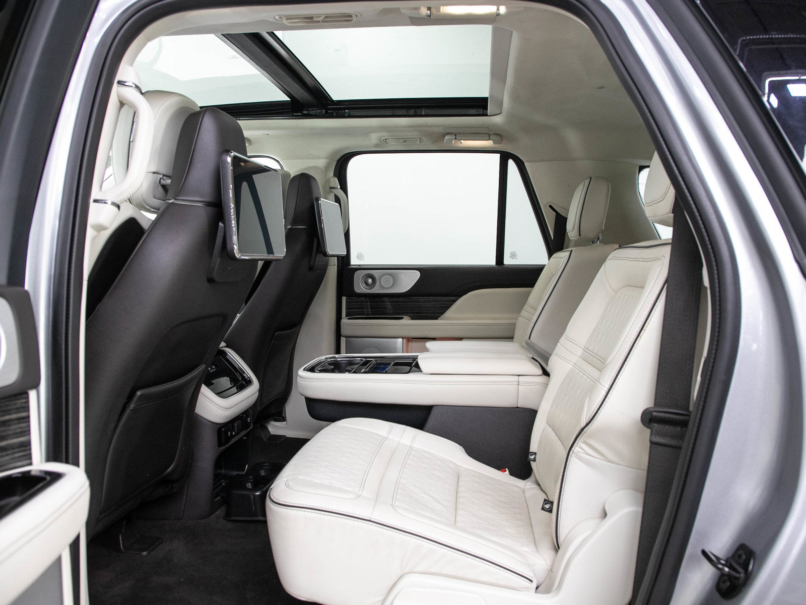 Used 2022 Lincoln Navigator L Black Label AWD/4WD image 17