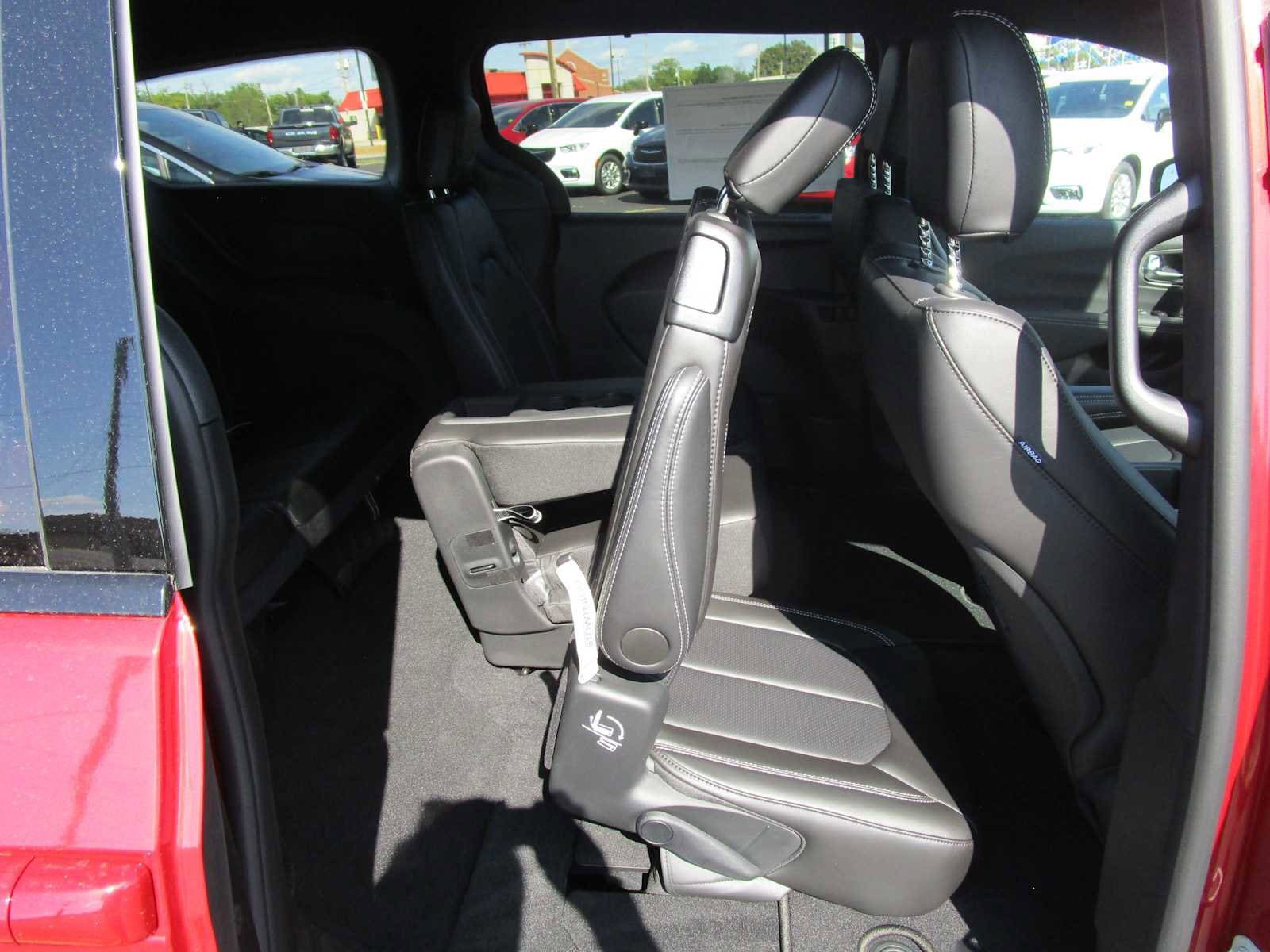 New 2026 Chrysler Pacifica Select FWD image 14