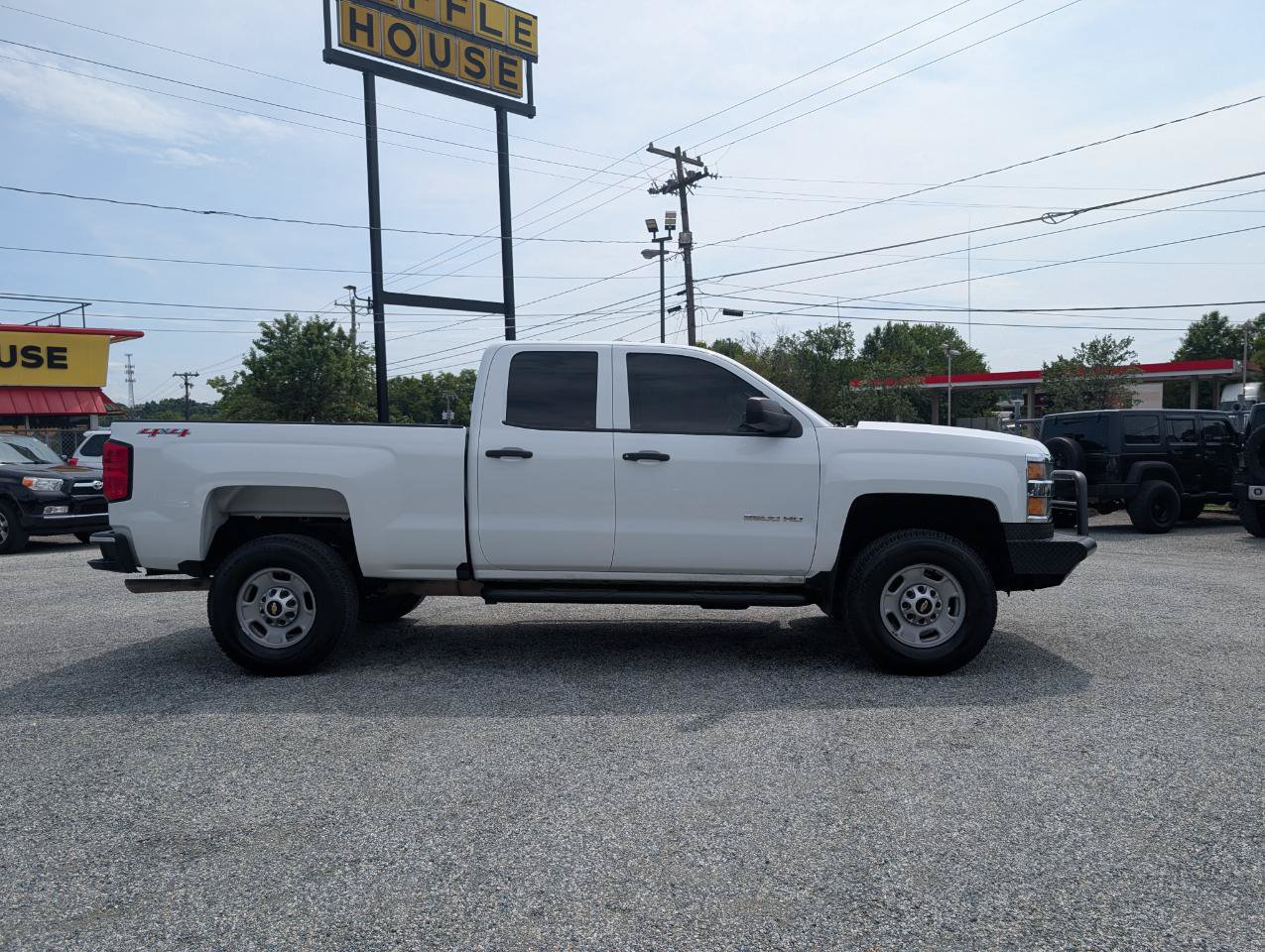 Used 2017 Chevrolet Silverado 2500 W/T AWD/4WD image 5
