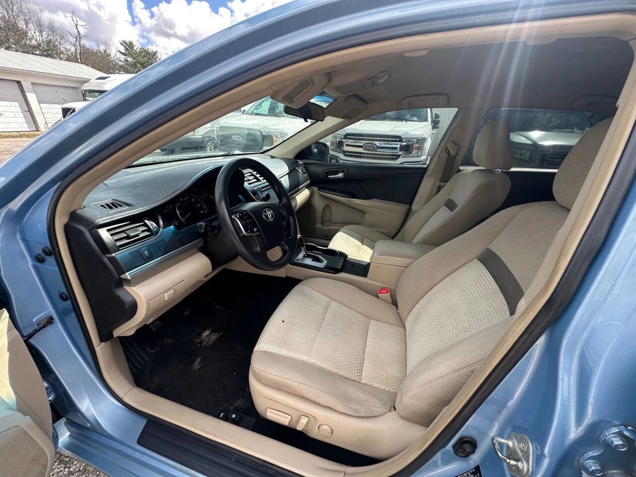 Used 2013 Toyota Camry LE image 10