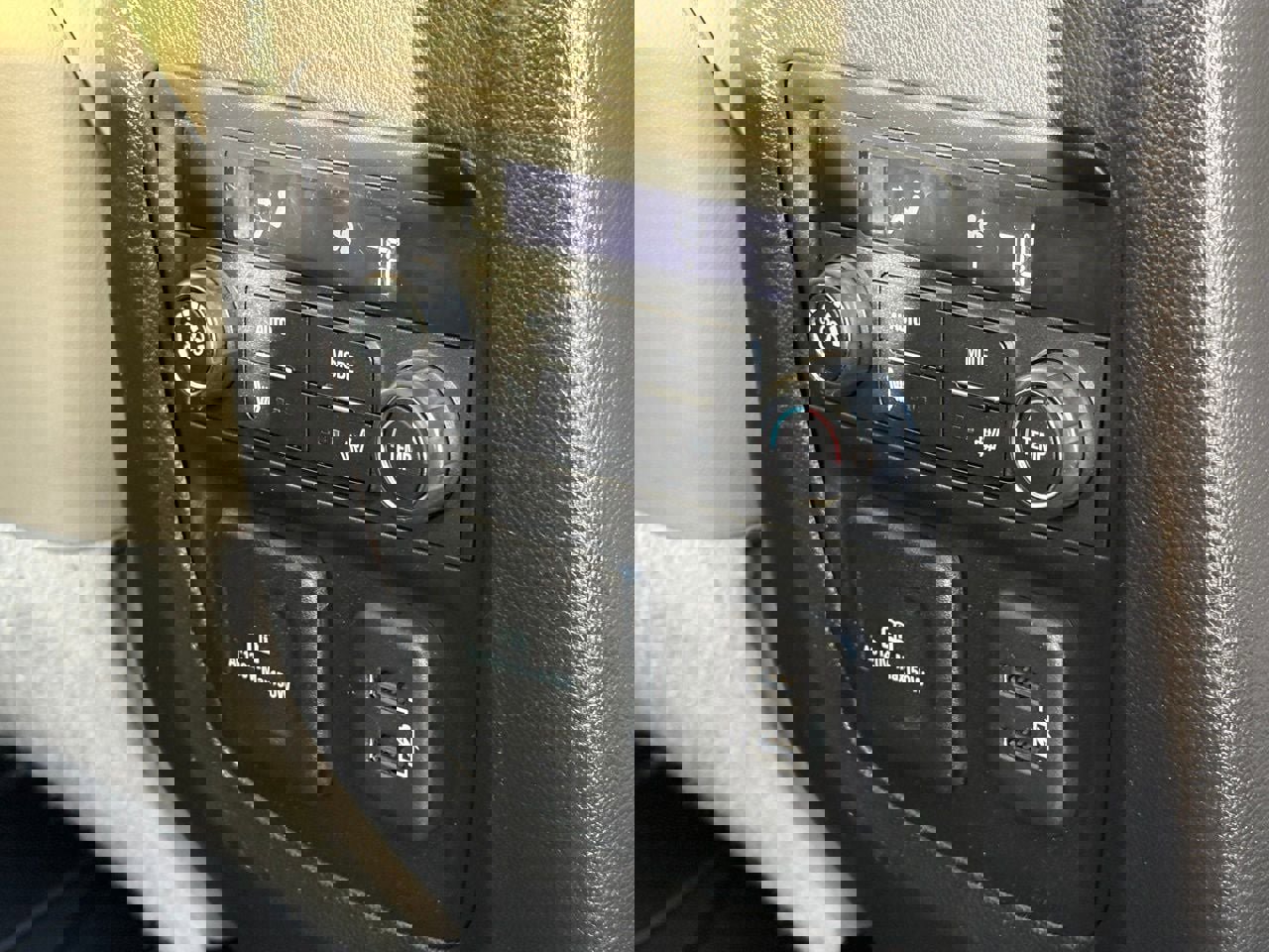 Used 2020 Buick Enclave Premium w/ Sun and Sites Package image 42