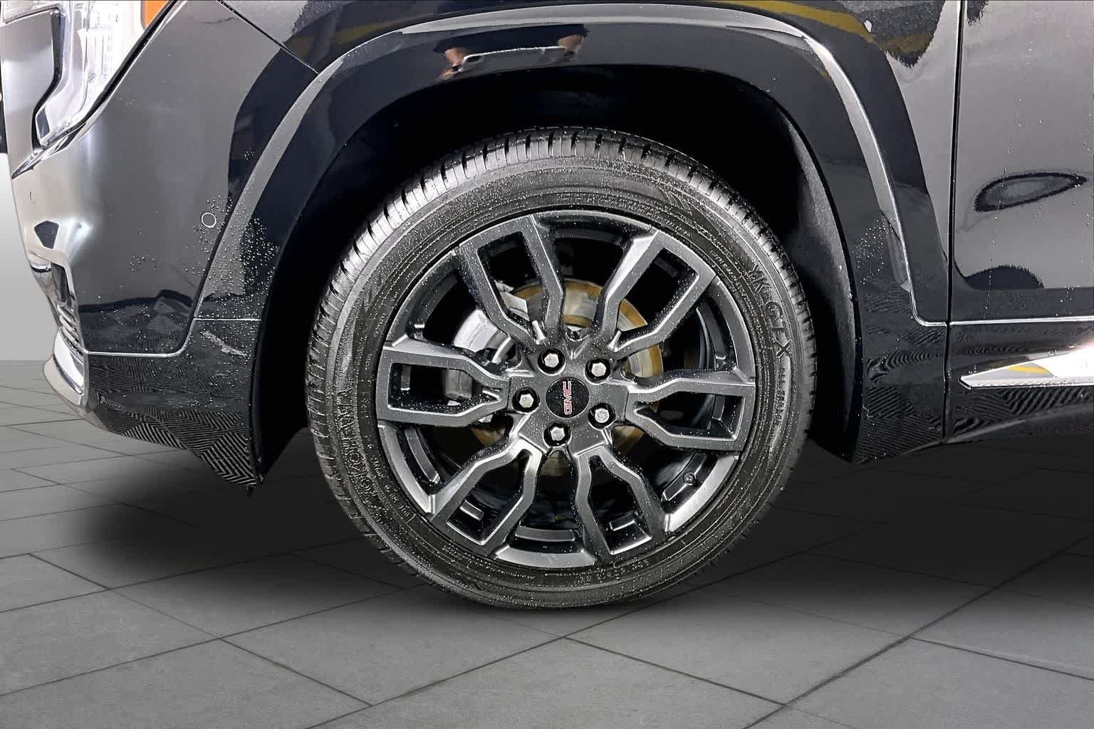 Used 2023 GMC Terrain Denali w/ Black Diamond Edition AWD/4WD image 10