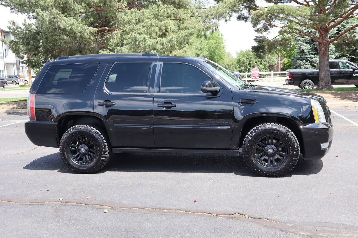 Used 2014 Cadillac Escalade Premium AWD/4WD image 3