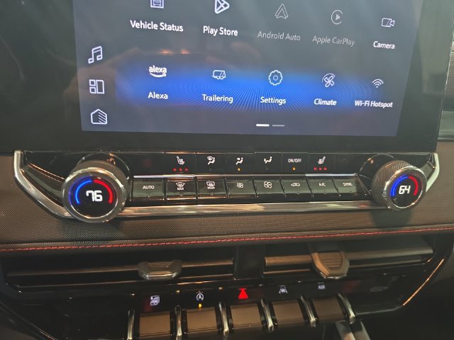 Used 2024 Chevrolet Colorado Z71 w/ Z71 Convenience Package 2 AWD/4WD image 15