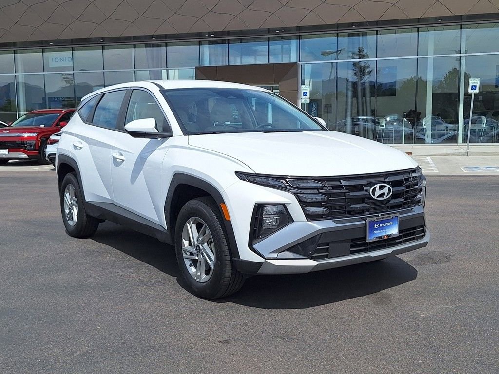 New 2025 Hyundai Tucson SE image 1