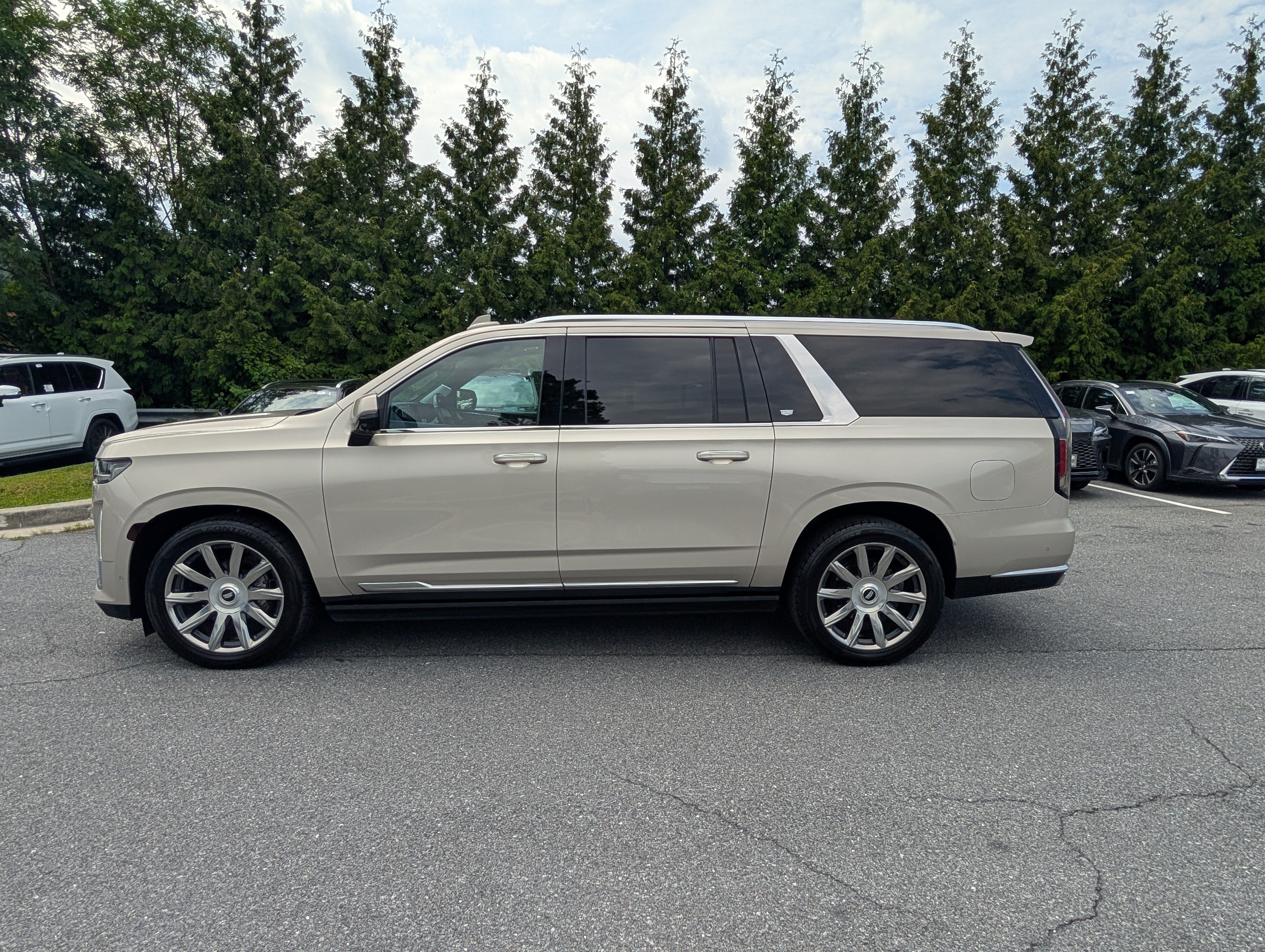 Used 2021 Cadillac Escalade ESV Premium Luxury Platinum AWD/4WD image 6
