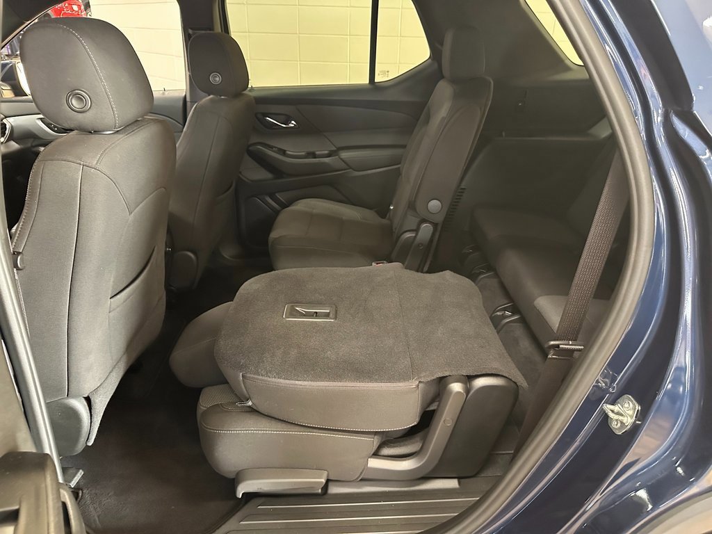 Used 2023 Chevrolet Traverse LT image 35