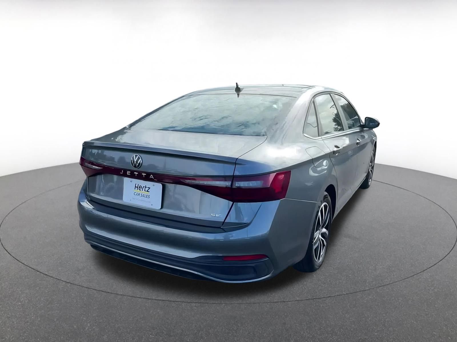 Used 2025 Volkswagen Jetta SE image 14