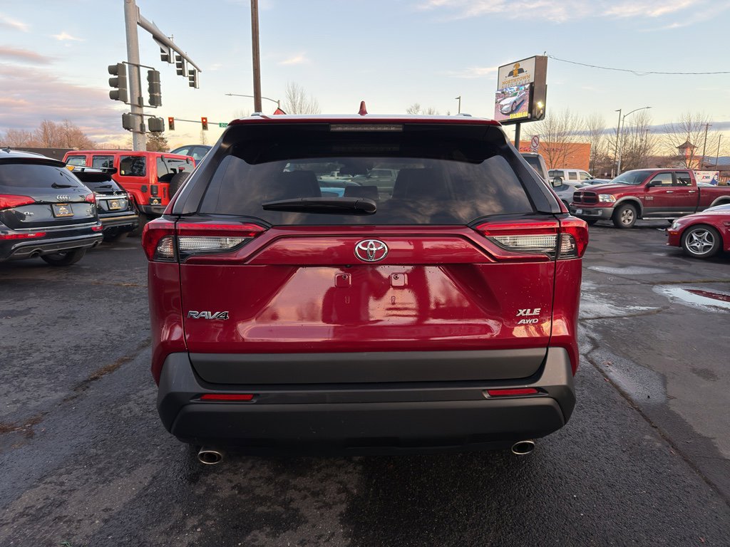Used 2020 Toyota RAV4 XLE Premium image 5