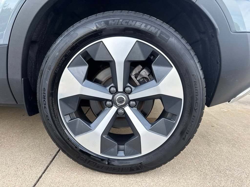 Used 2023 Volvo XC40 B5 Plus AWD/4WD image 26