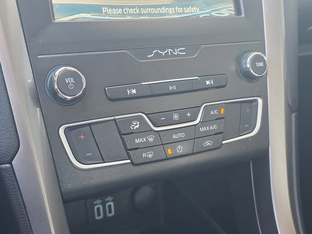 Used 2020 Ford Fusion SE FWD image 20