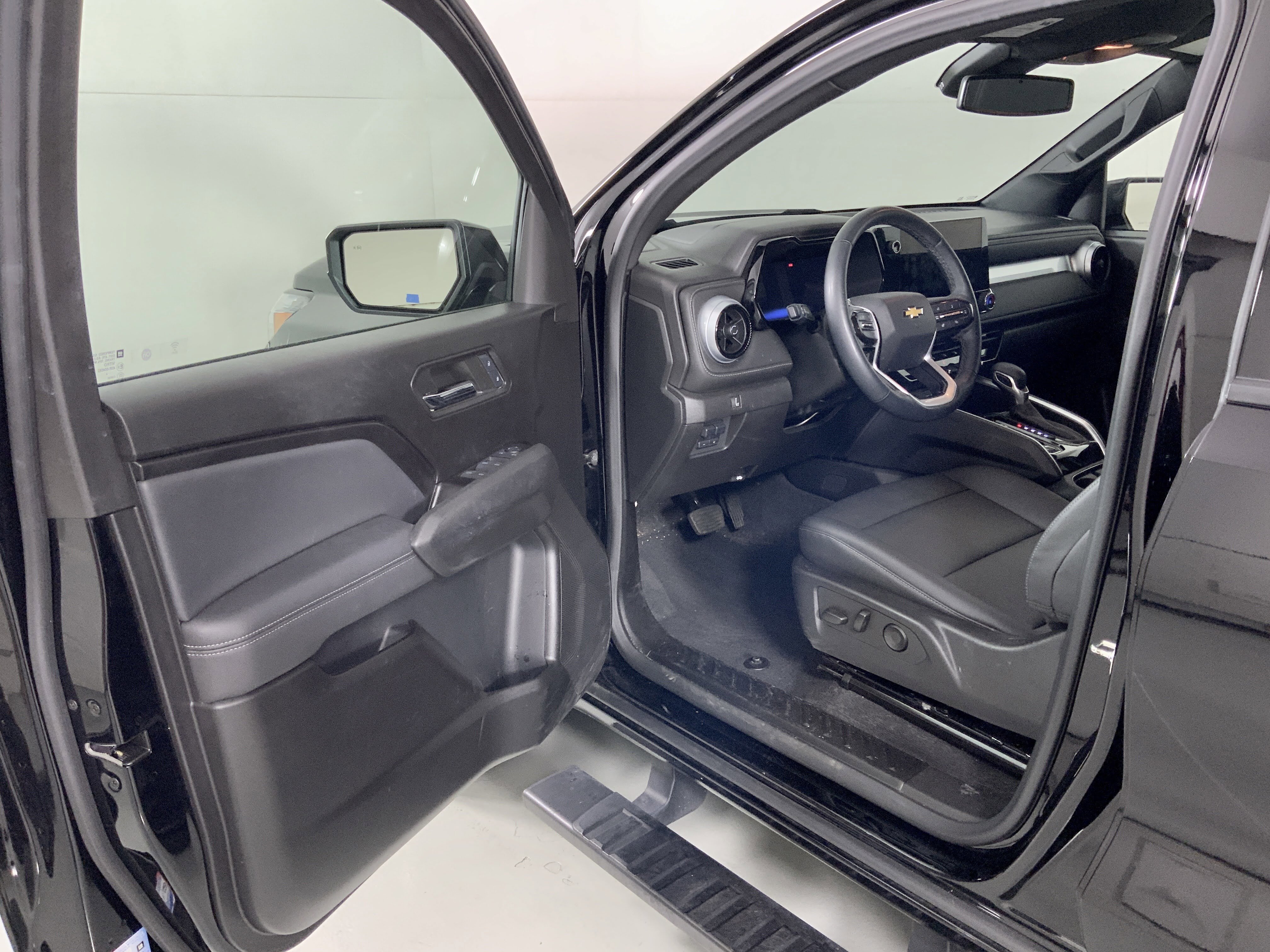 Used 2024 Chevrolet Colorado LT w/ LT Convenience Package III image 13