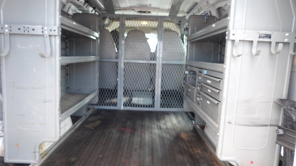 Used 2017 Chevrolet Express 2500 RWD image 30