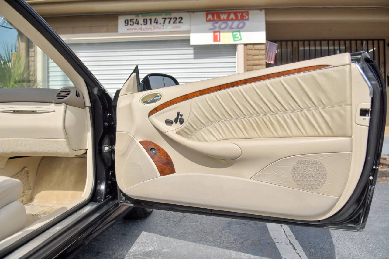 Used 2009 Mercedes-Benz CLK 350 Cabriolet image 32