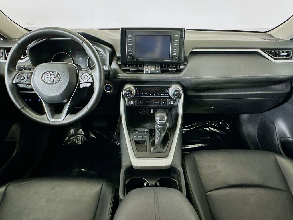 Used 2021 Toyota RAV4 XLE Premium image 16