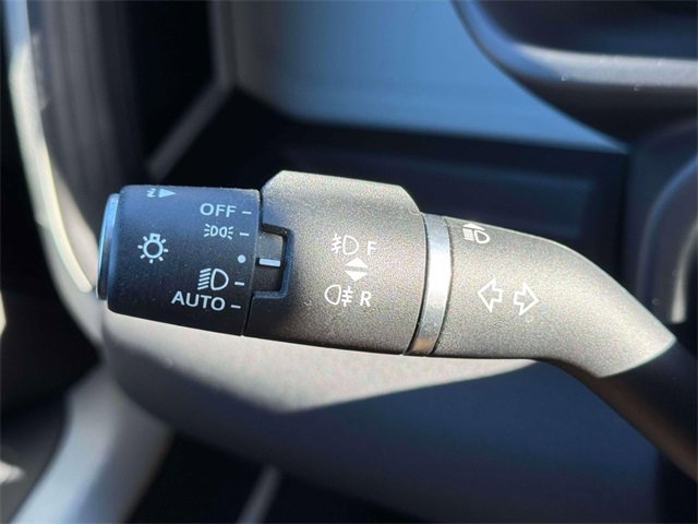 Used 2023 Land Rover Defender 110 X-Dynamic SE image 25