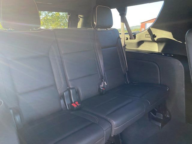 Used 2023 Chevrolet Suburban Premier image 26
