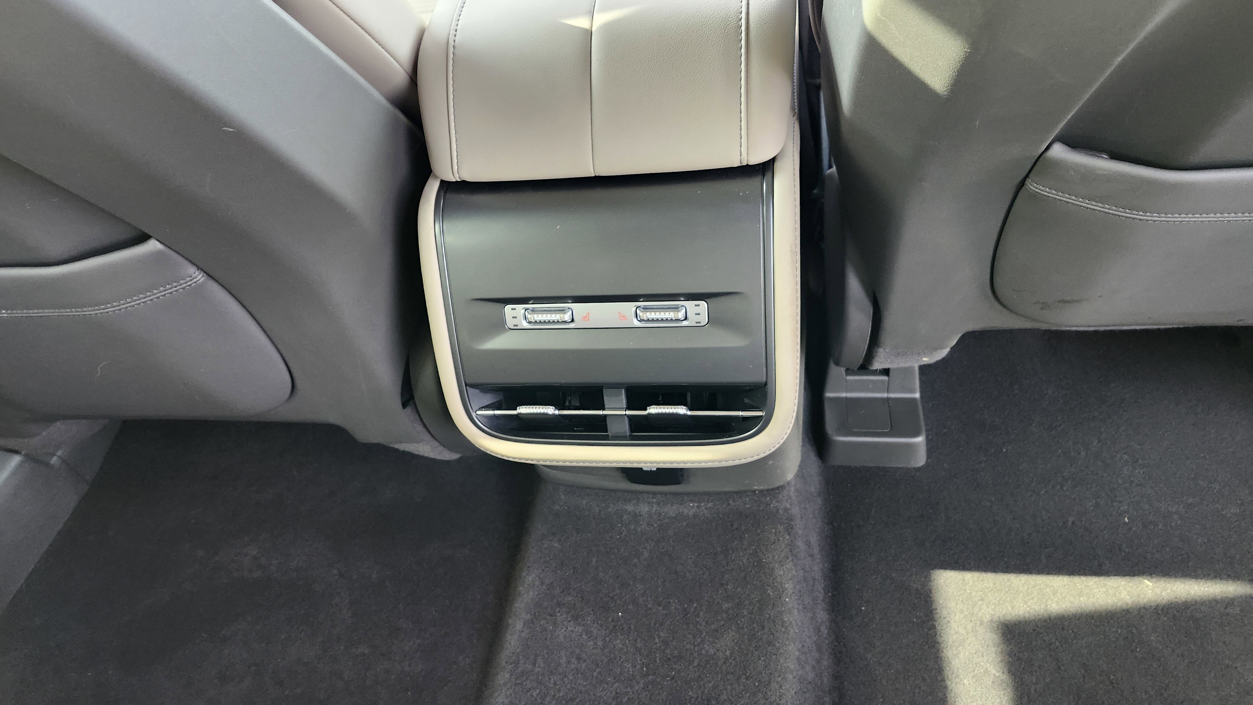 Used 2024 Lincoln Nautilus Reserve w/ Equipment Group 202A image 21