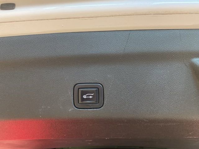 Used 2023 Cadillac Escalade ESV Premium Luxury Platinum AWD/4WD image 11