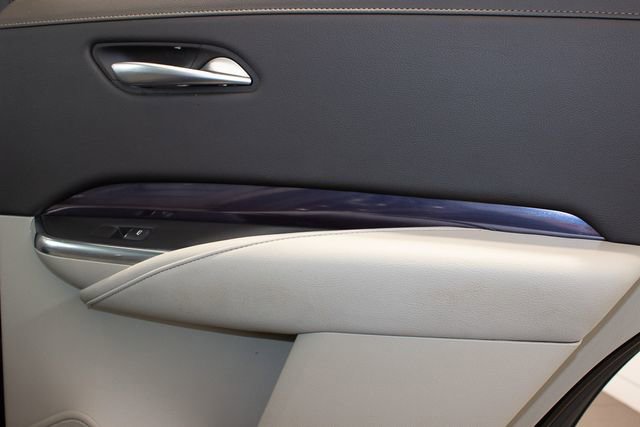 Used 2023 Cadillac XT4 Luxury w/ Cold Weather Package image 13