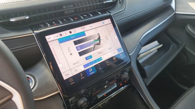 Certified 2023 Jeep Grand Cherokee L Limited w/ Trailer Tow Group (B) image 16