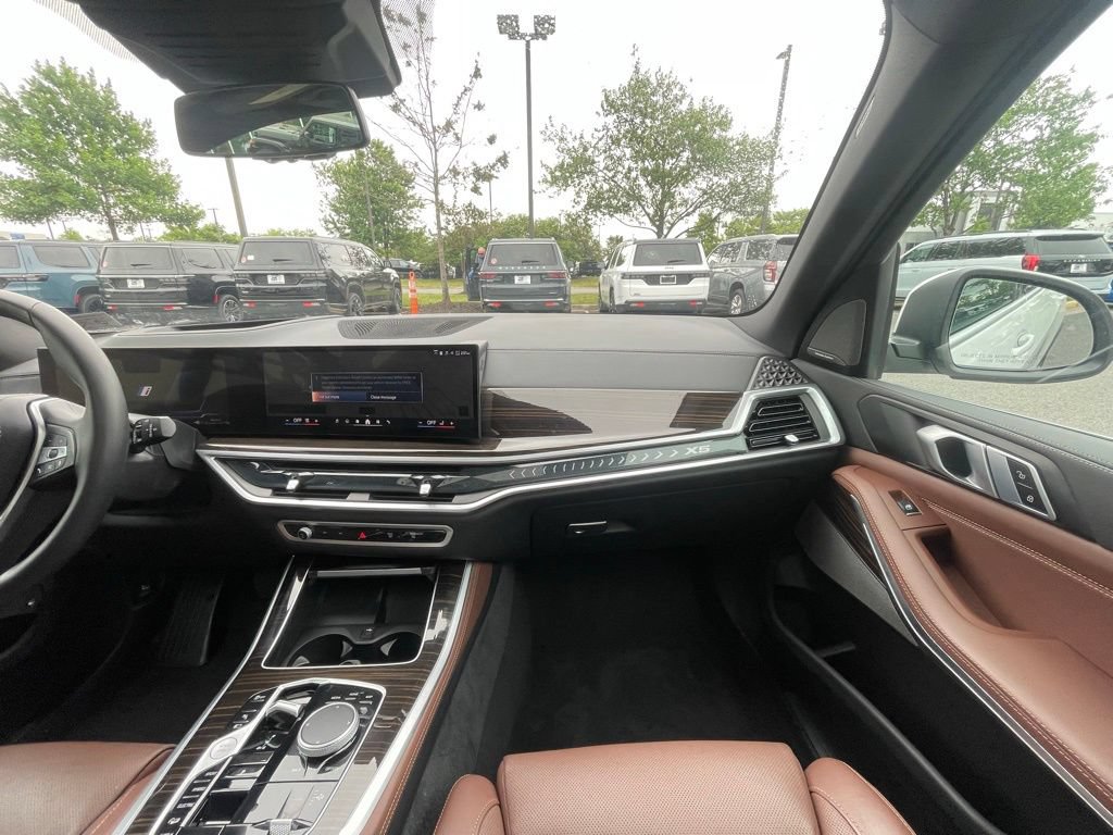Used 2025 BMW X5 xDrive50e AWD/4WD image 25
