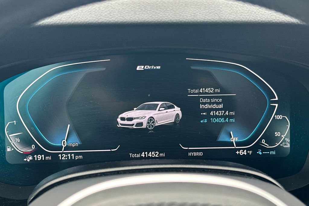 Used 2023 BMW 530e w/ M Sport Package image 28