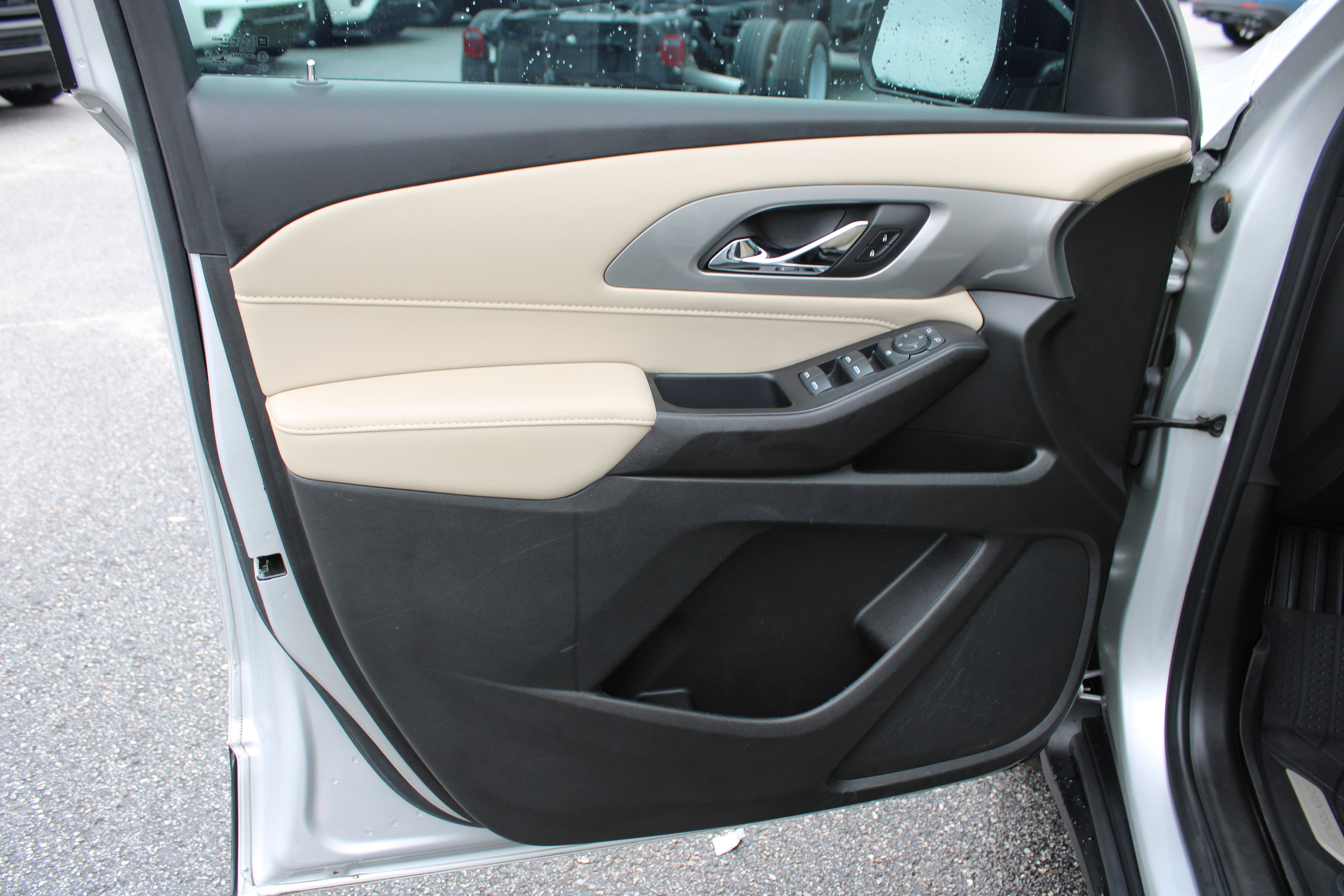 Used 2022 Chevrolet Traverse LS w/ LPO, Cargo Package AWD/4WD image 23