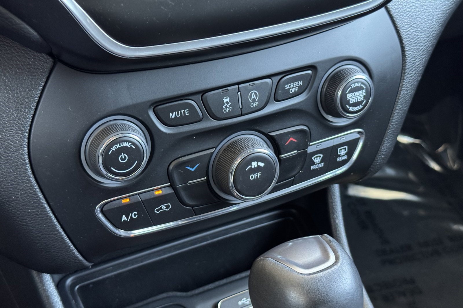Used 2021 Jeep Cherokee Latitude Lux AWD/4WD image 17