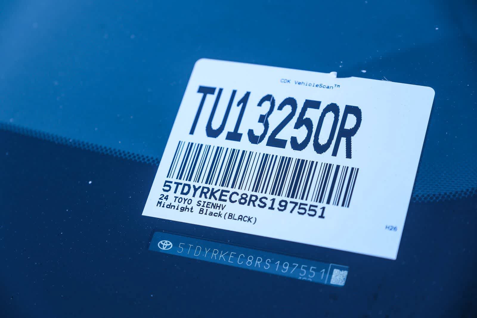Certified 2024 Toyota Sienna XLE FWD image 28