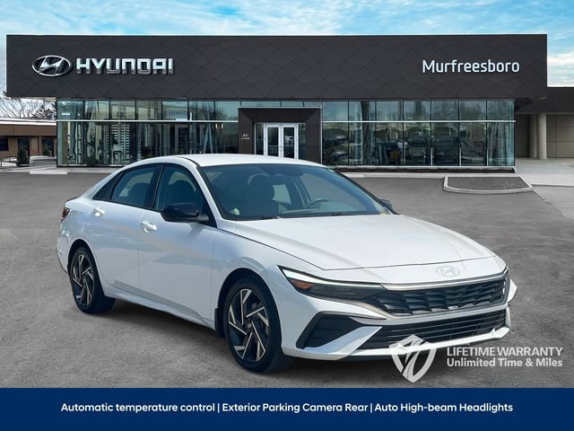 Certified 2025 Hyundai Elantra Sport FWD image 3