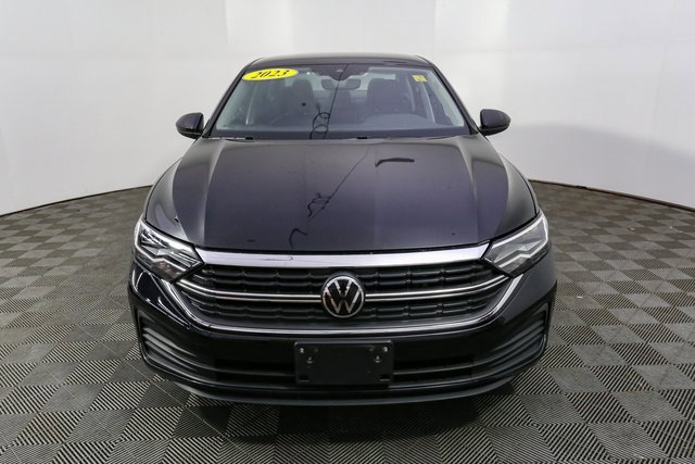 Used 2023 Volkswagen Jetta SE image 4