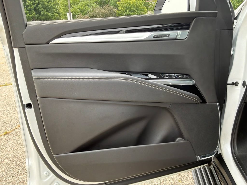 Used 2025 Cadillac Escalade Sport w/ Touring Package AWD/4WD image 21